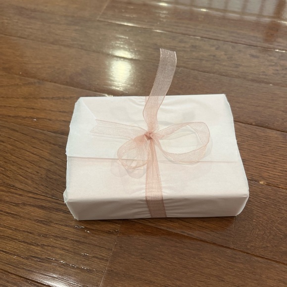 NWT In Box Unopened Pearl and 18K Gold Necklace - Picture 6 of 6